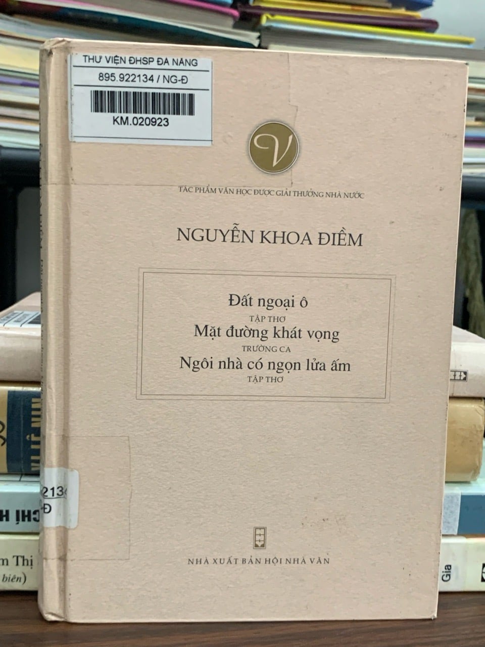 Đất ngoại ô thơ Mặt đường khát vọng trường ca – Nguyễn Khoa Điềm