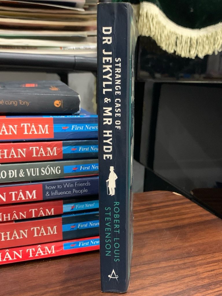 Strange Case of Dr Jekyll & Mr Hyde — Robert Louis Stevenson - Ảnh thực tế 4