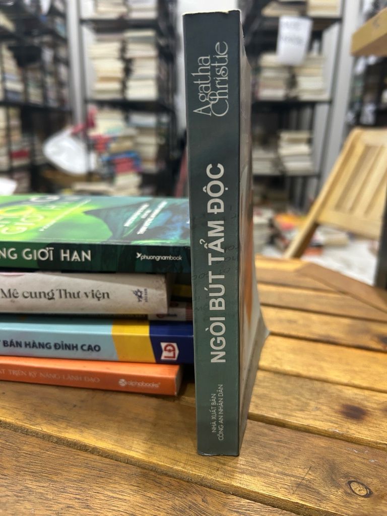 Ngòi bút tẩm độc -Agatha Christe - Ảnh thực tế 3
