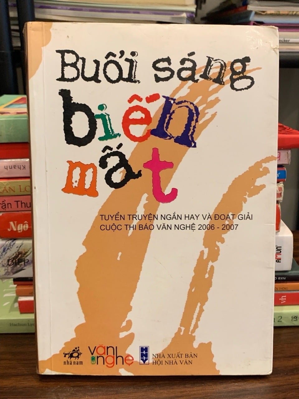 Buổi sáng biến mất – Tuyển tập truyện ngắn báo Văn Nghệ