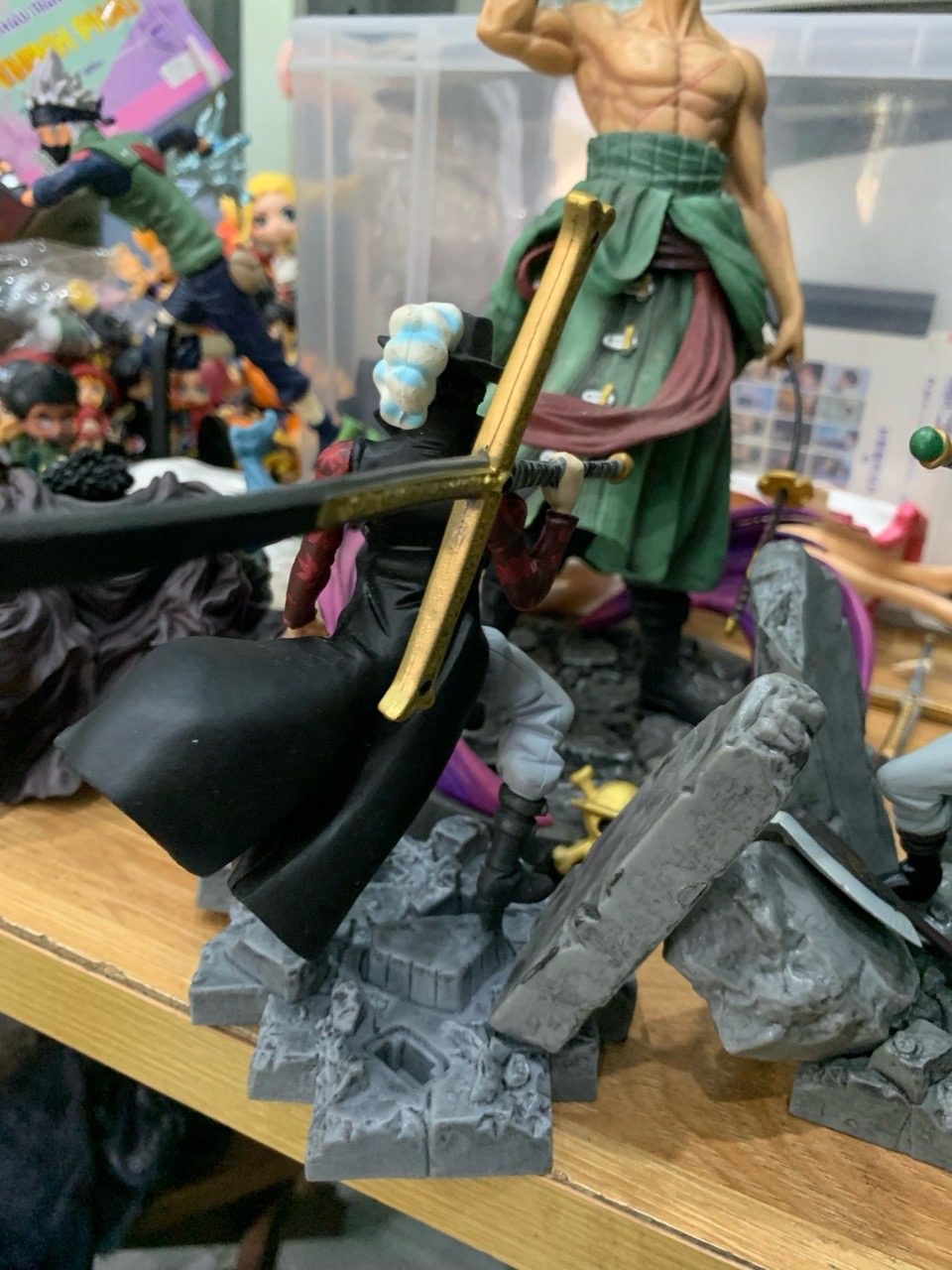 Mô hình Dracule Mihawk 'Mắt Diều Hâu' - Cựu Thất Vũ Hải trong One Piece
