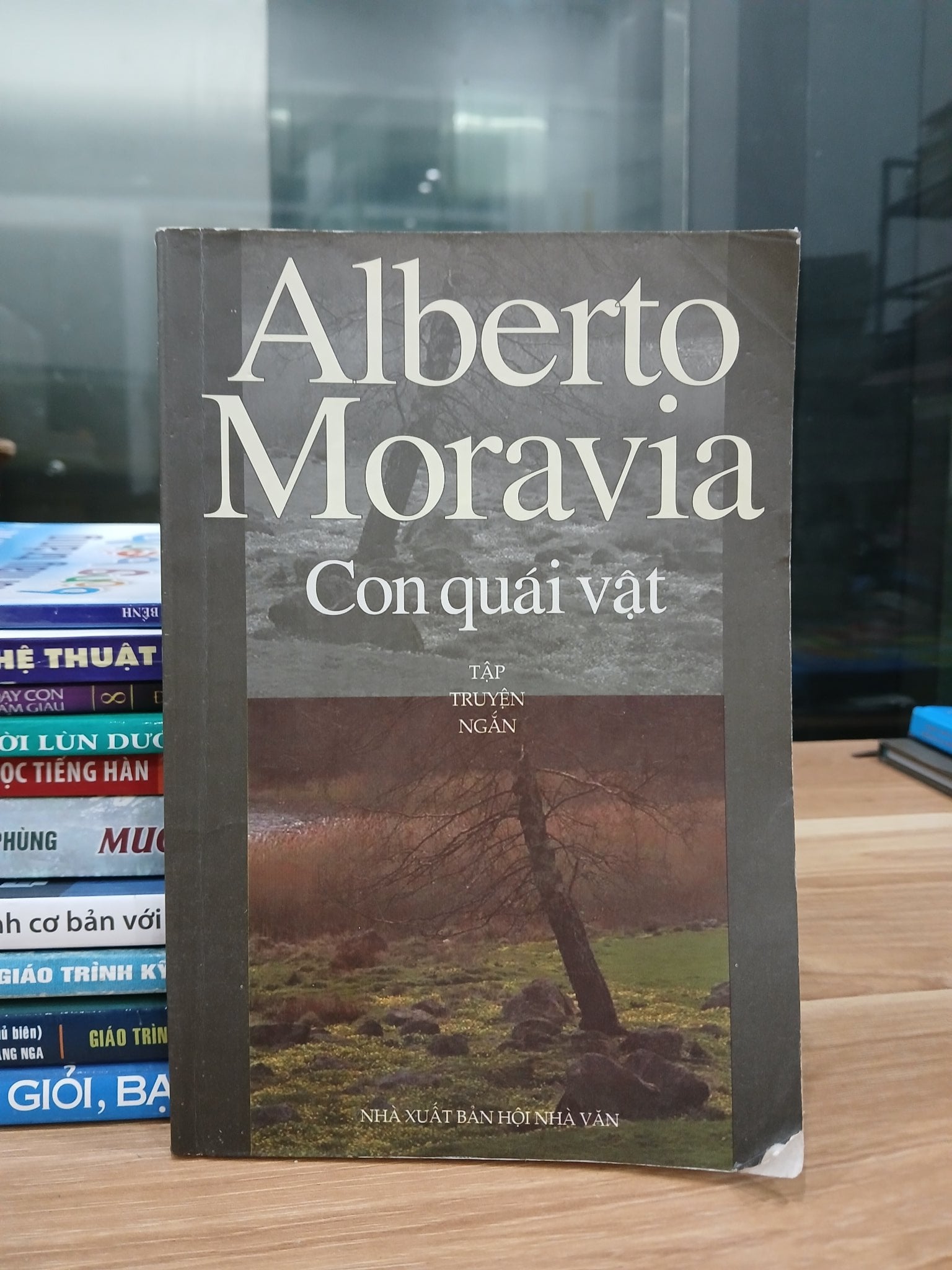 Con quái vật – Alberto Moravia