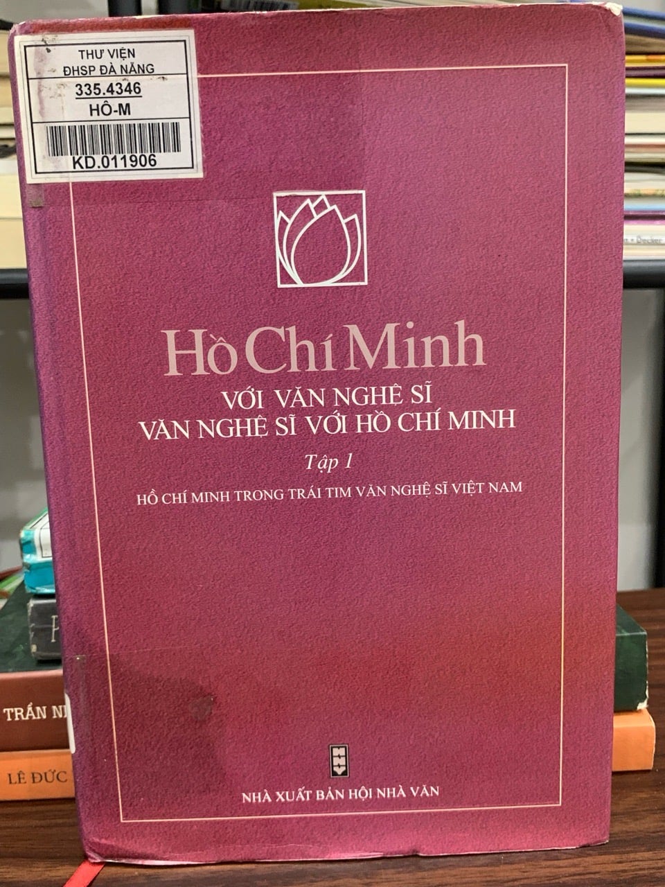 Hồ Chí Minh với văn nghệ sĩ – Văn nghệ sĩ với Hồ Chí Minh tập 1 – NXB Hội nhà văn