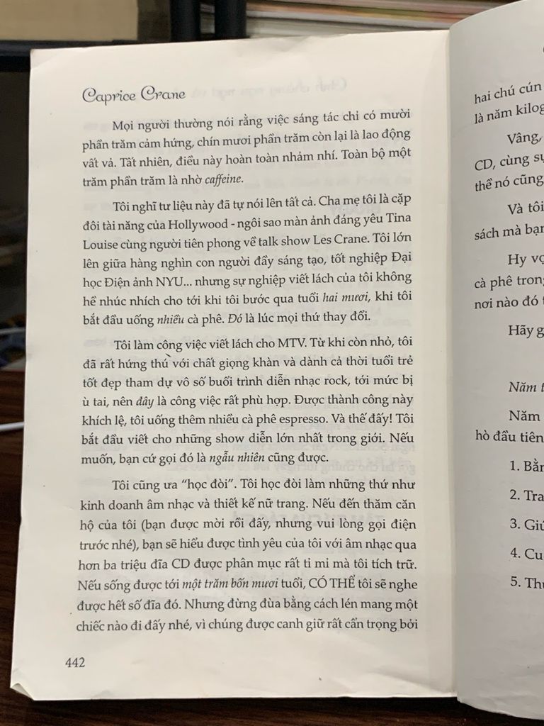 Anh chàng ngu ngơ và Cô nàng Rắc rối- Caprice Crane - Ảnh thực tế 5