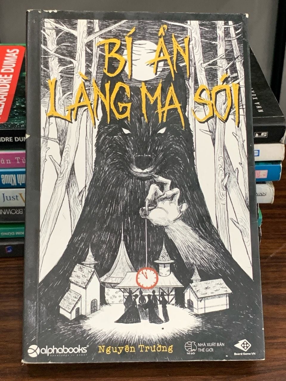 Bí ẩn làng ma sói – Nguyễn Trường (Board Game VN – Alphabooks)