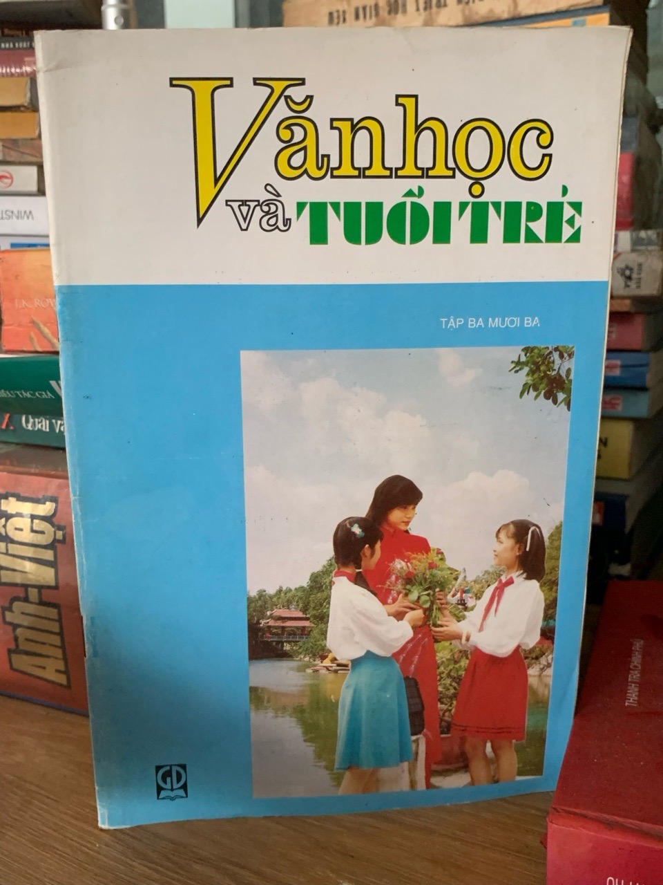 Văn học và tuổi trẻ tập 33