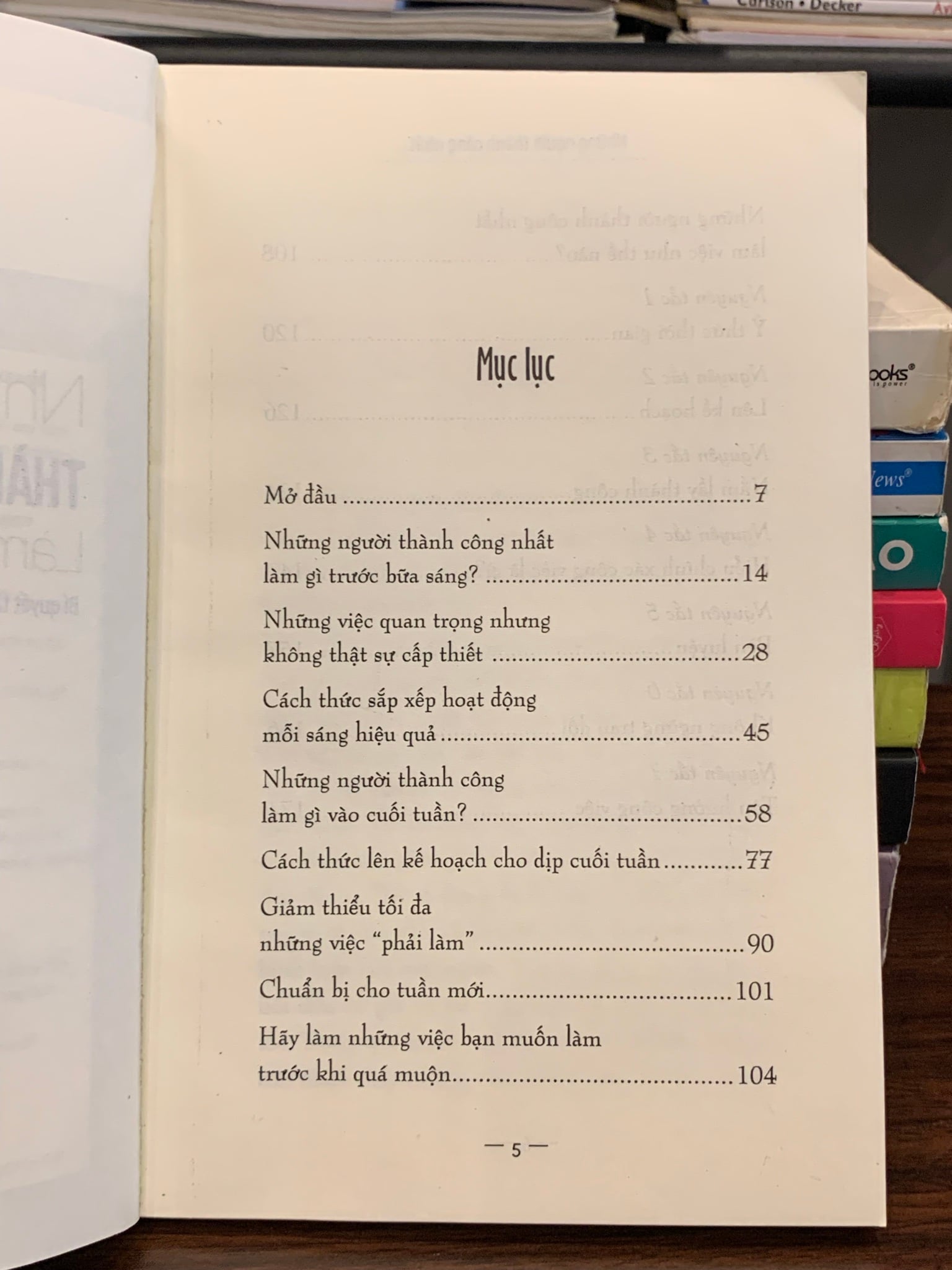 Những người thành công nhất làm gì trước bữa sáng? – Laura Vanderkam