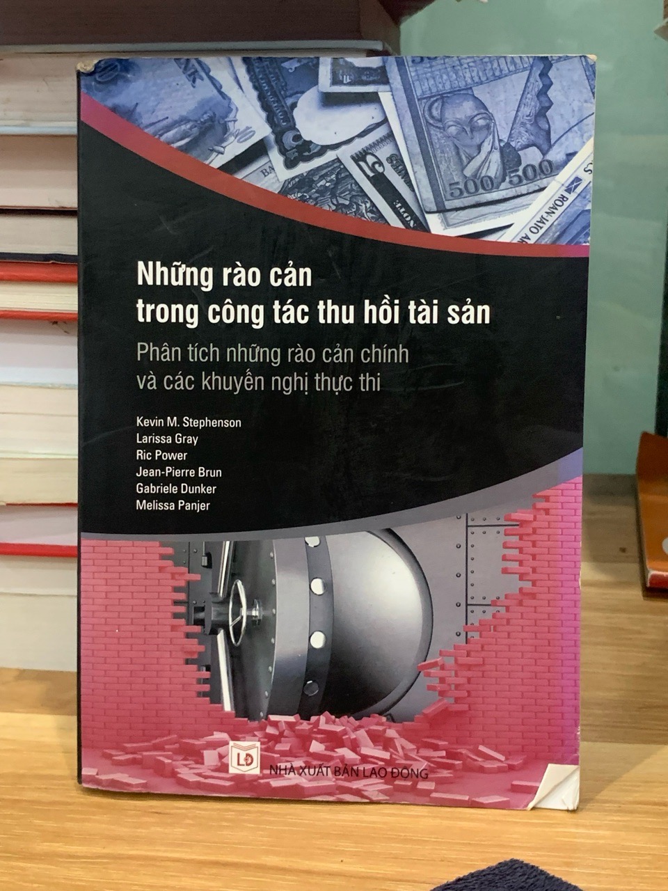 những rào cản trong công tác thu hồi tài sản-NXB Lao Động