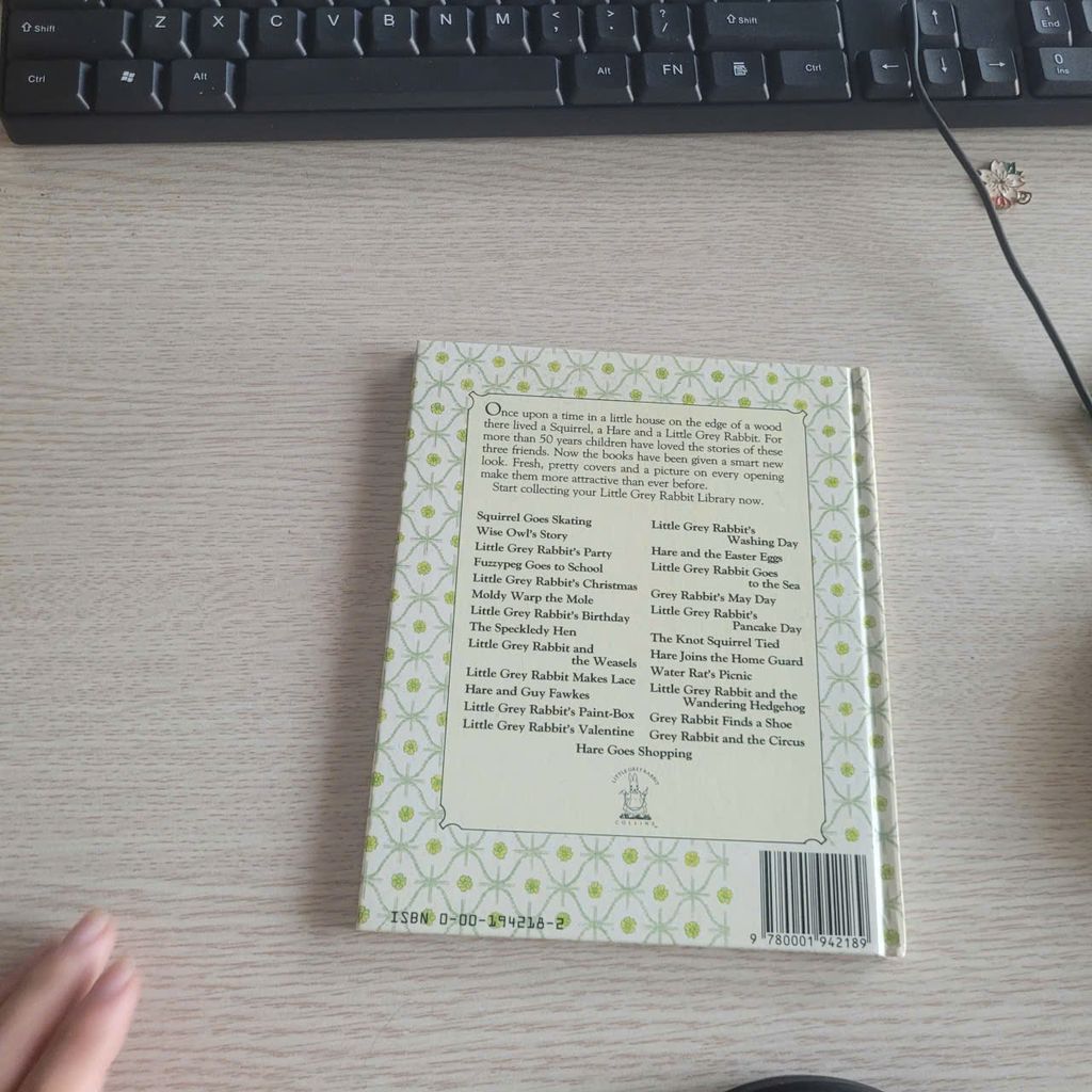 The Speckledy Hen (The Little Grey Rabbit Library)  Alison Uttley, Margaret Tempest - Ảnh chụp thực tế