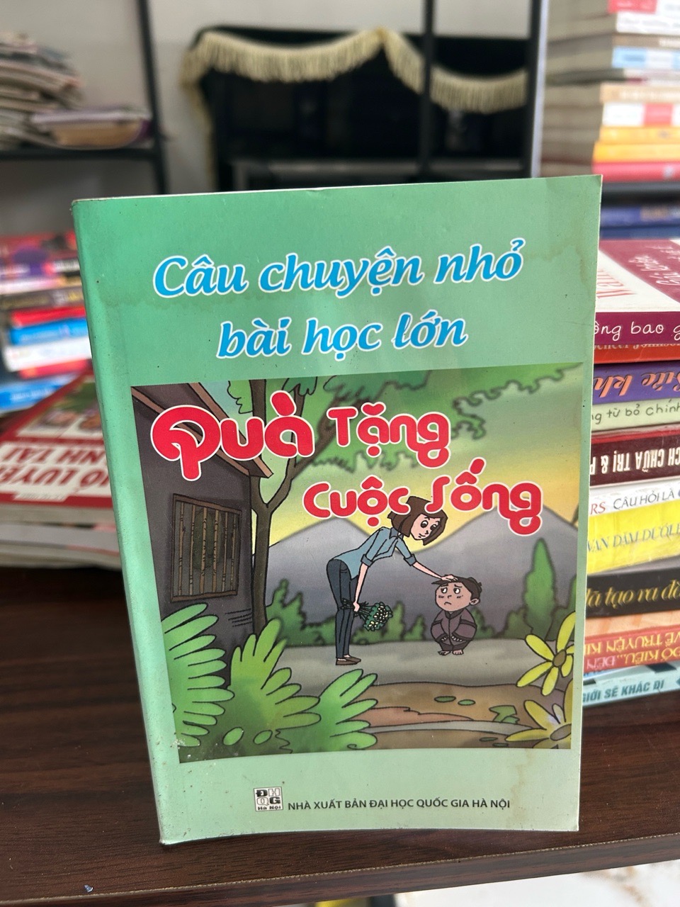 Quà tặng cuộc sống- NXB ĐHQG Hà Nội