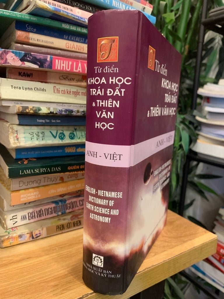 Từ điển khoa học trái đất & Thiên văn học Anh Việt - Ảnh chụp thực tế