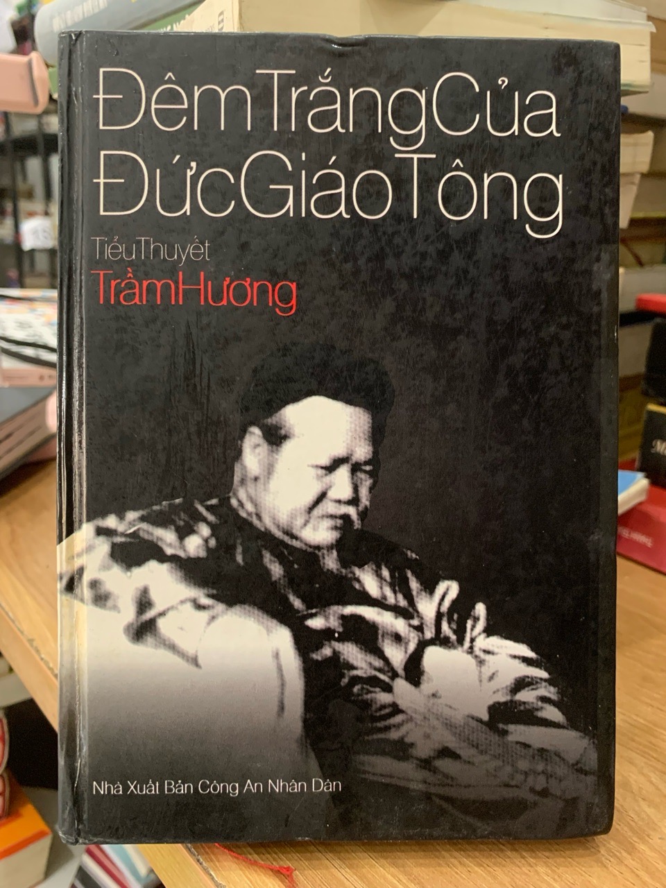 Đêm trắng của Đức Giáo Tông -Trầm Hương