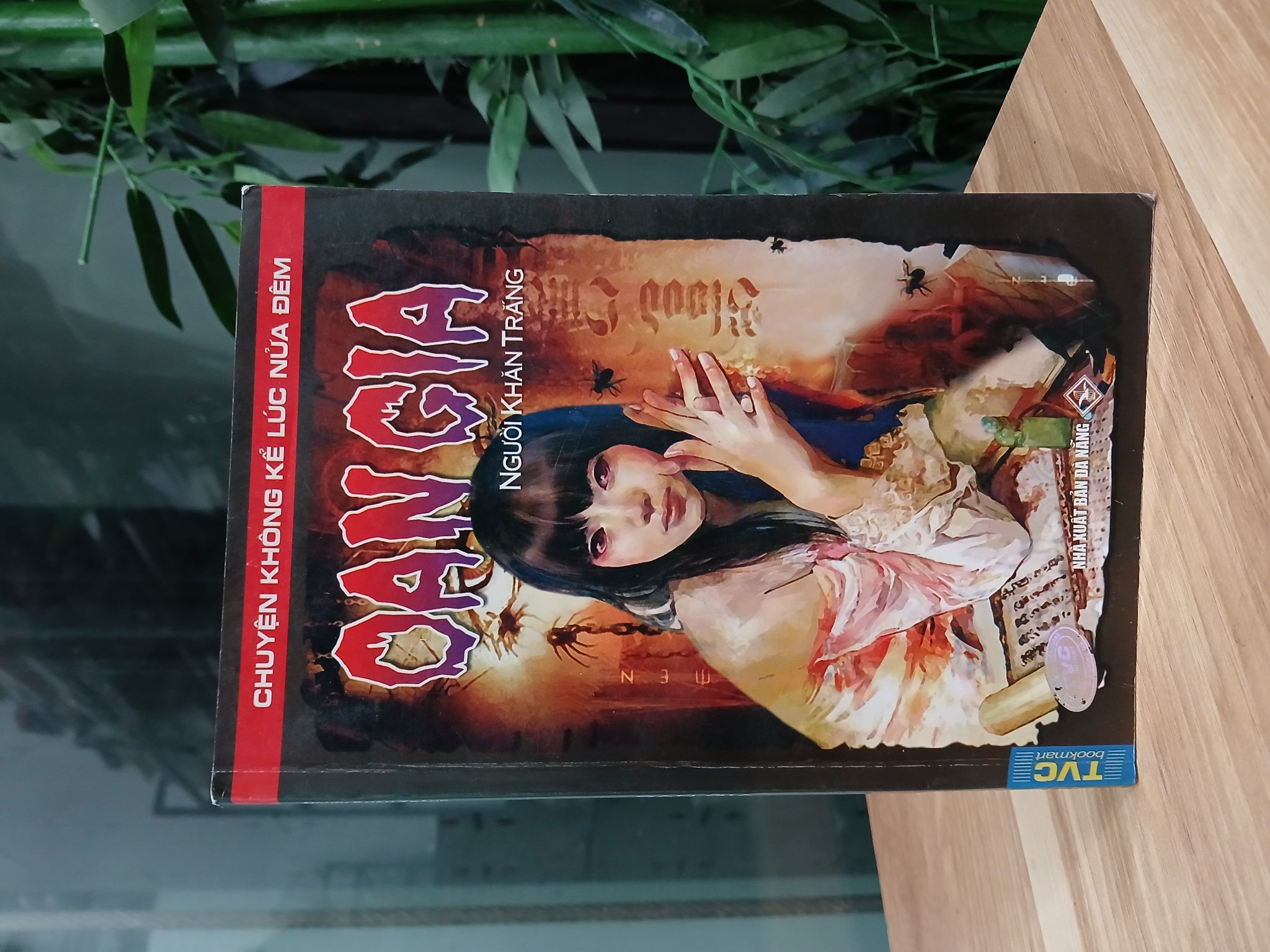 Oan gia (Chuyện không kể lúc nửa đêm) – Người Khăn Trắng