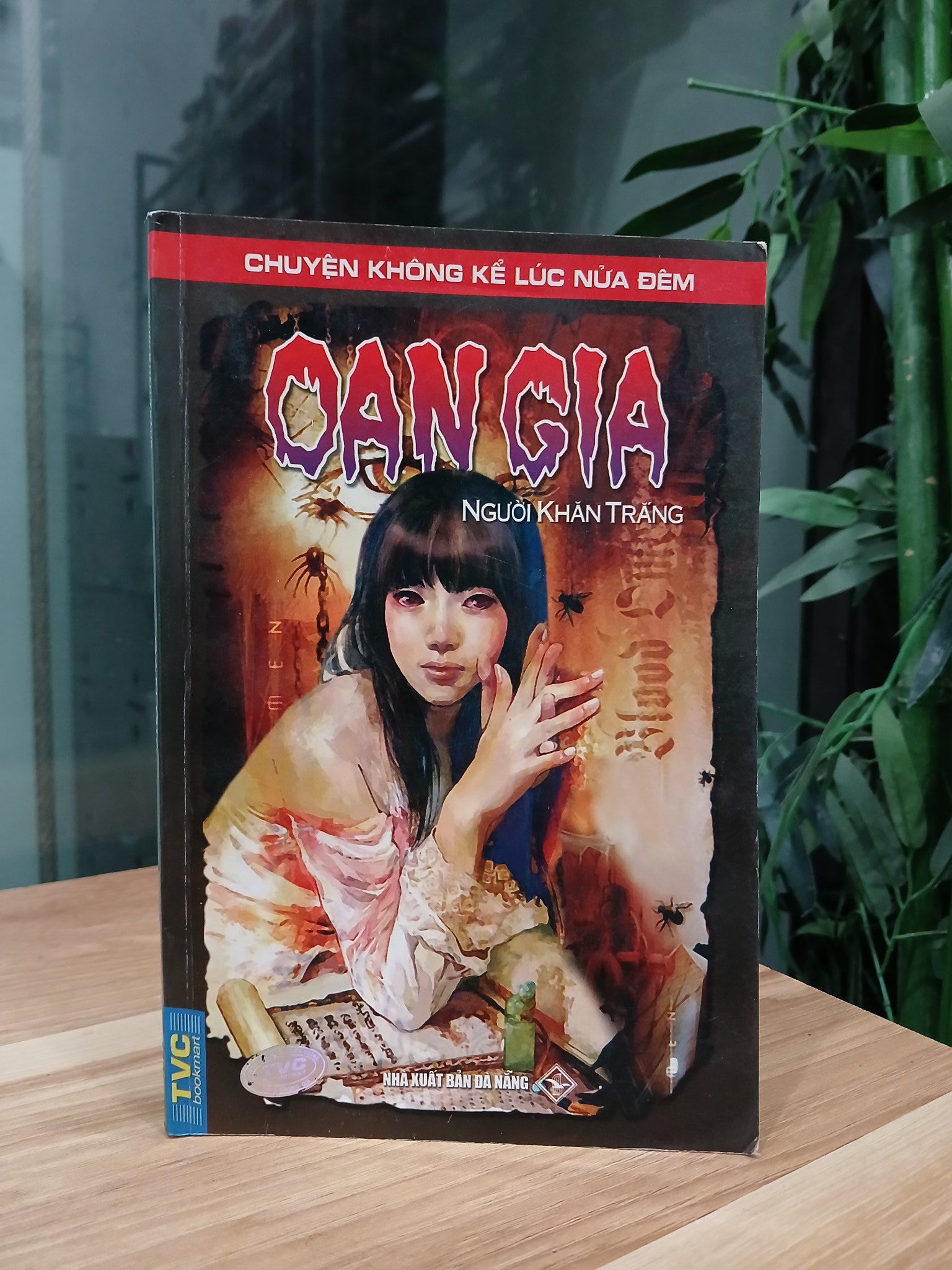 Oan gia (Chuyện không kể lúc nửa đêm) – Người Khăn Trắng