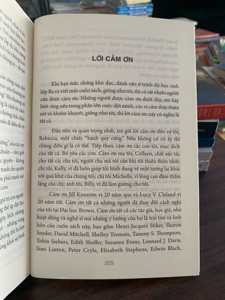 Sự bình thường chết tiệt -Jonathan Mooney - Ảnh thực tế 4