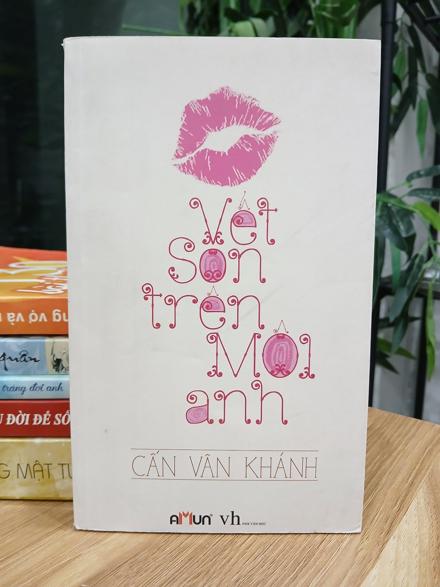 Vết son trên môi anh – Cẩn Vân Khánh