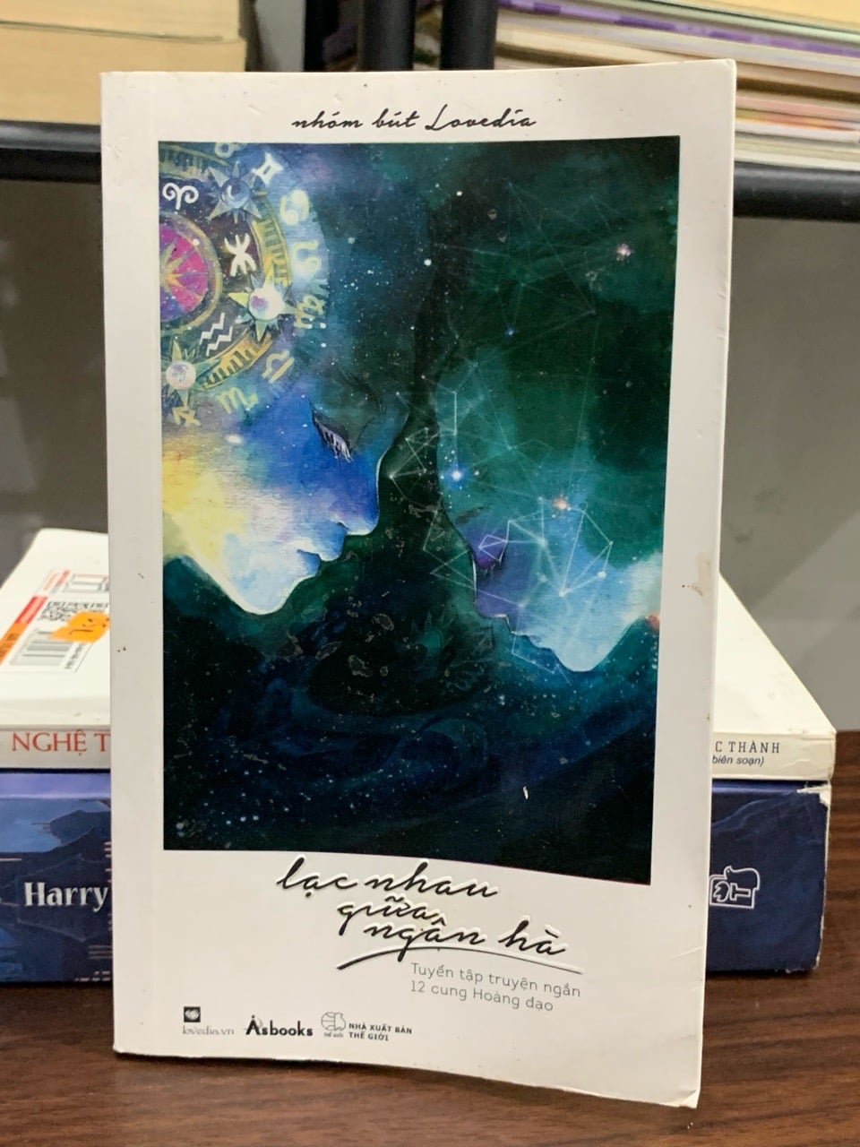 Lạc nhau giữa ngân hà- Nhóm bút Lovedia