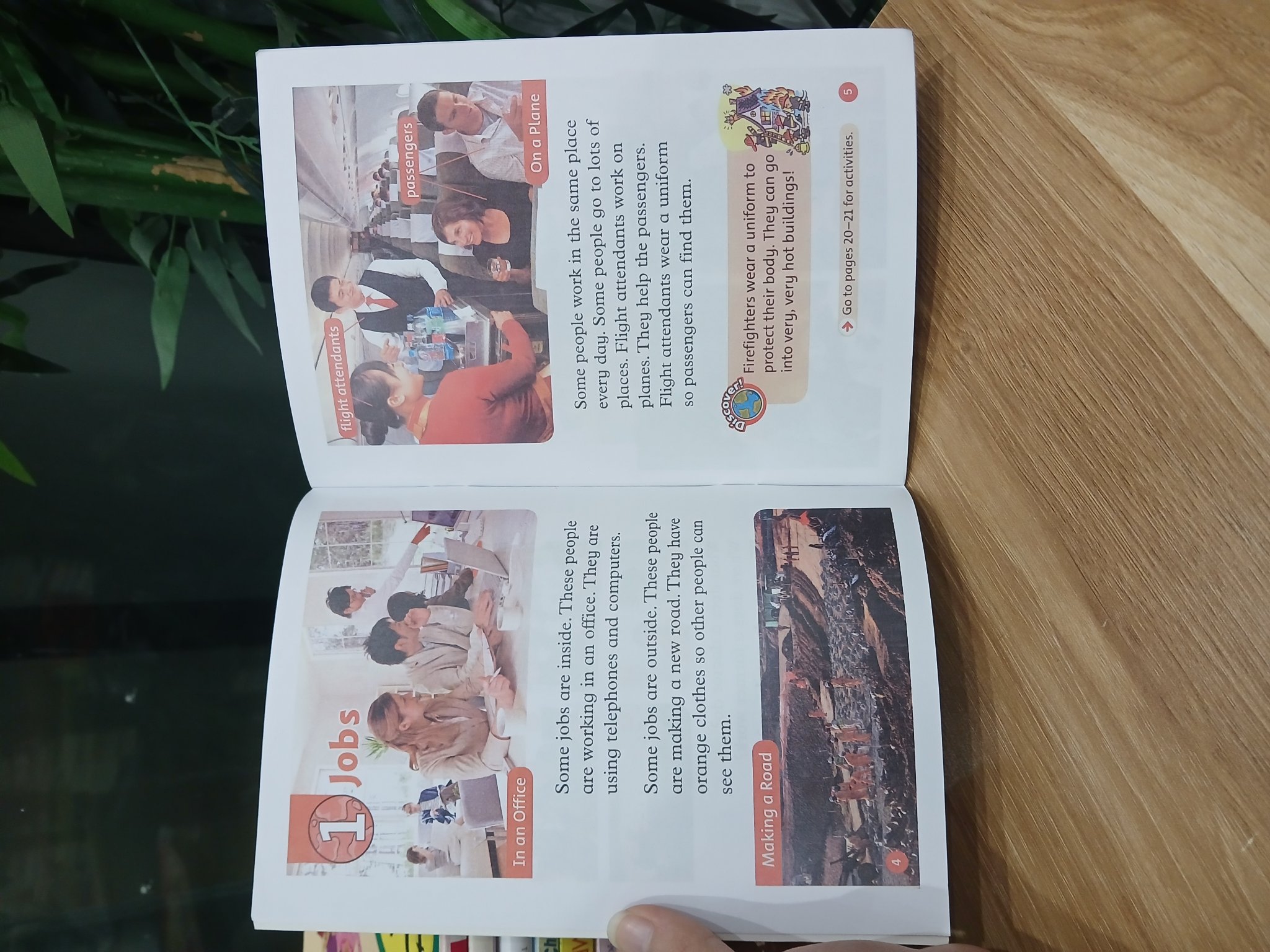 Jobs (Oxford Read and Discover 2)