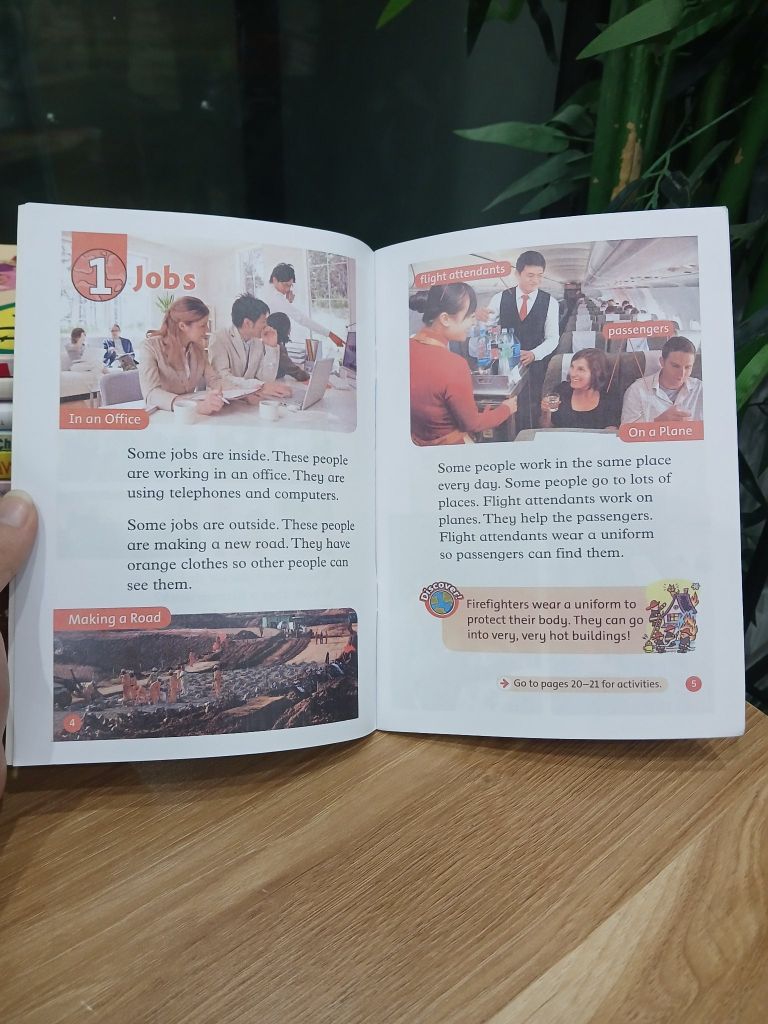 Jobs (Oxford Read and Discover 2) - Ảnh thực tế 6