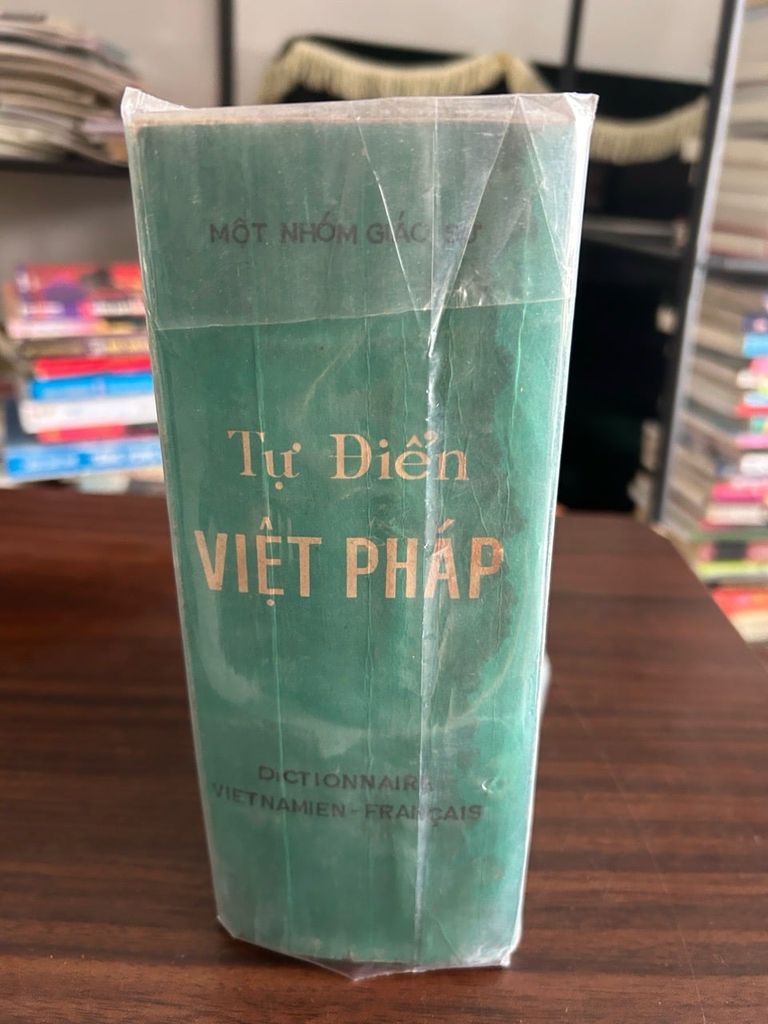 Từ điển Việt Pháp- nhóm giáo sư - Ảnh chụp thực tế