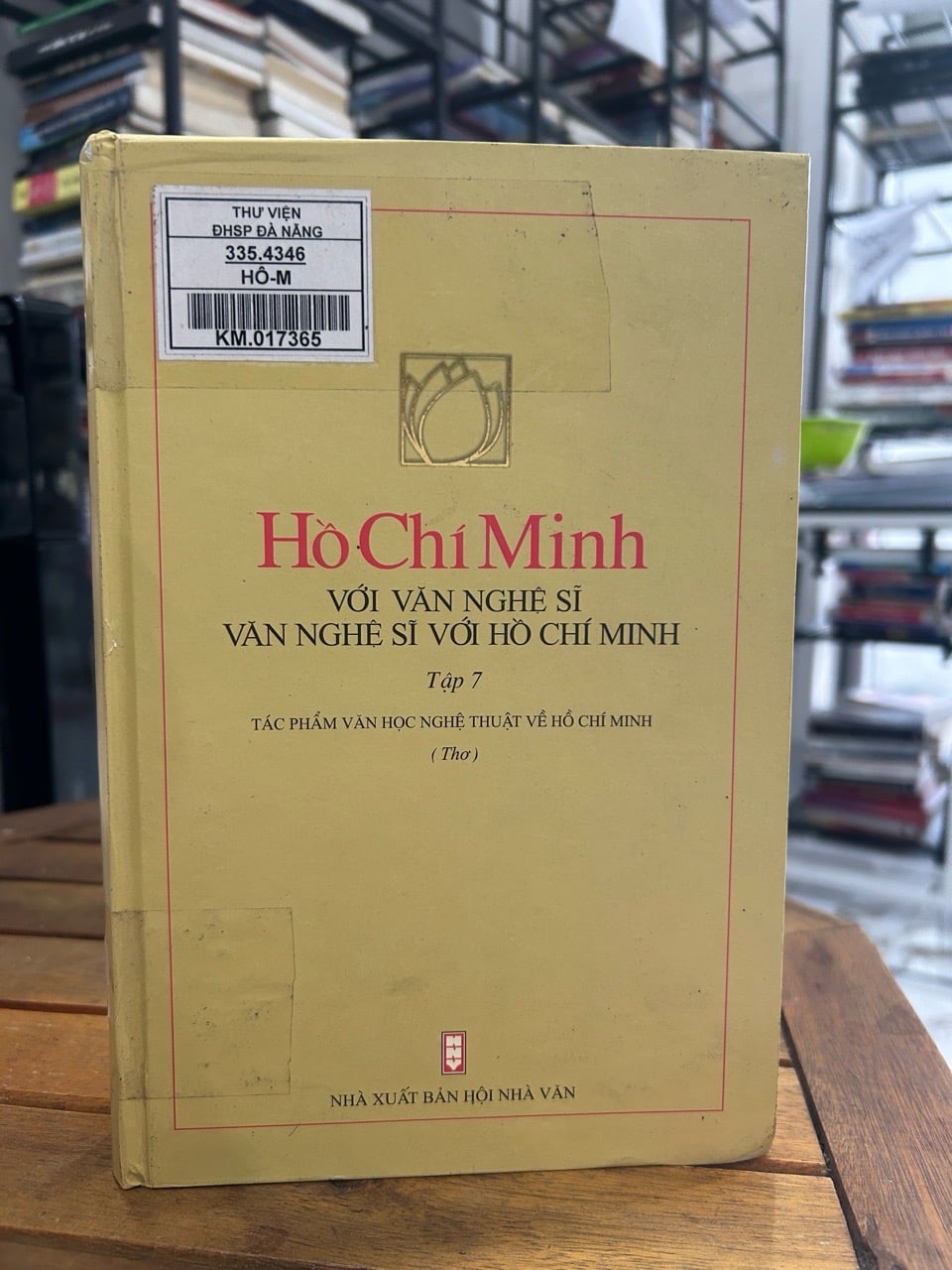 Hồ Chí Minh với văn nghệ sĩ – Văn nghệ sĩ với Hồ Chí Minh (Tập 7) – NXB Hội nhà văn