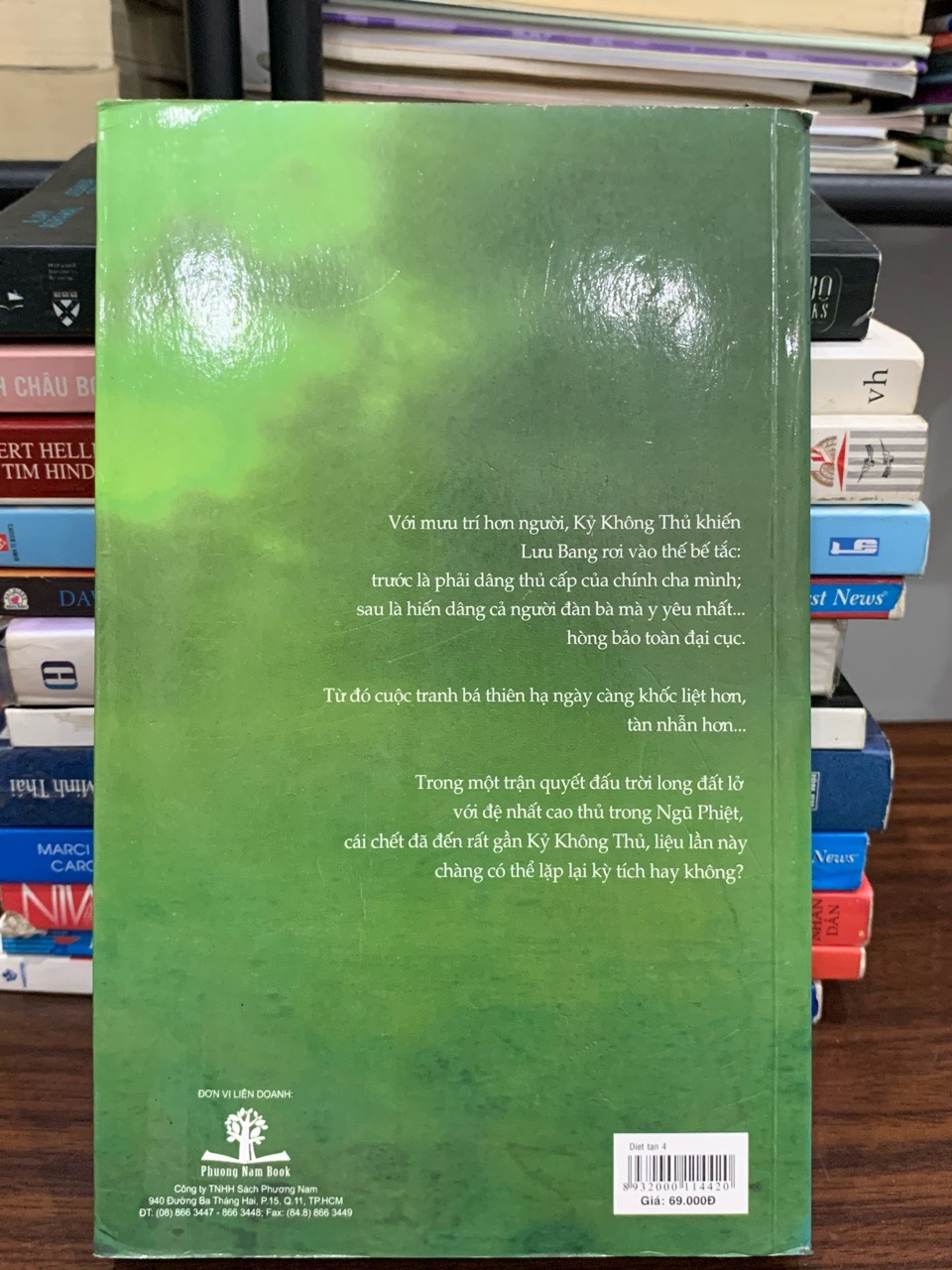 Chi tiết gáy và trang ruột sách Diệt Tần — Long Nhân 4 (Trần Trung Hỷ dịch) trên Mecobooks