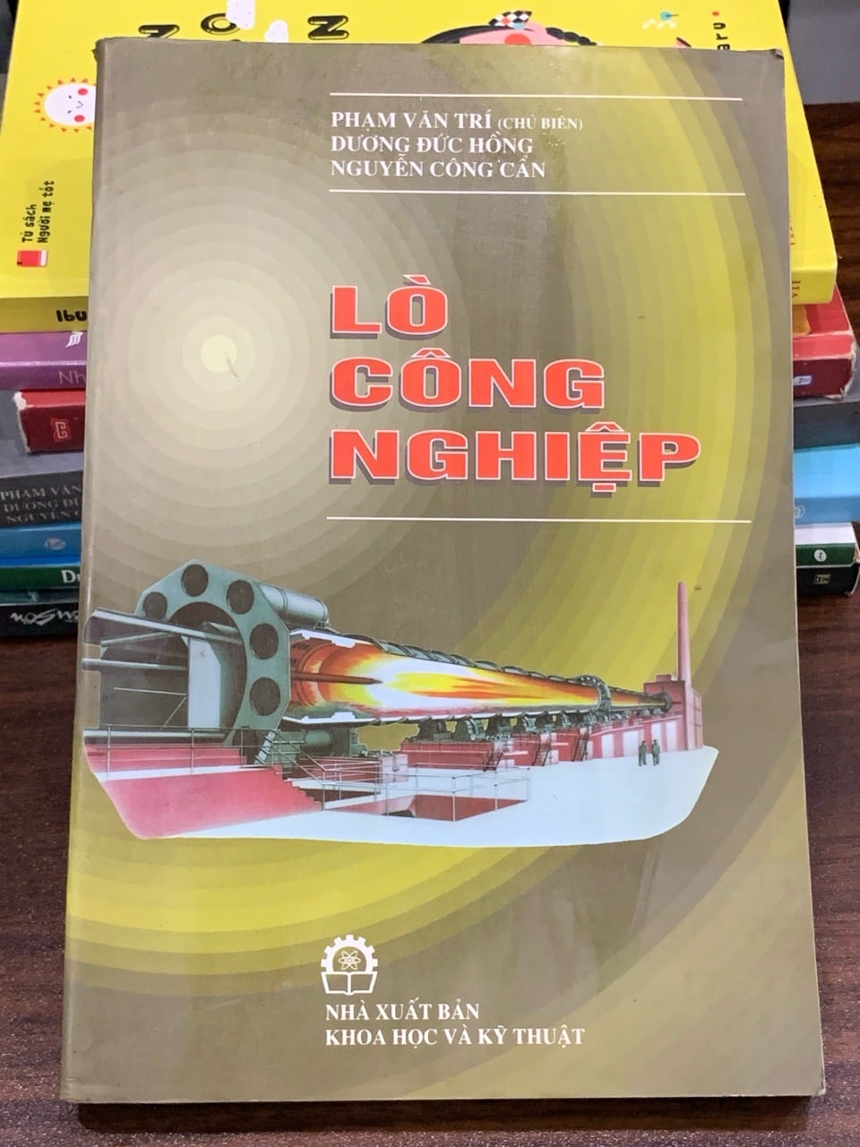Lò công nghiệp – Phan Văn Trí (chủ biên), Dương Đức Hồng, Nguyễn Công Cẩn