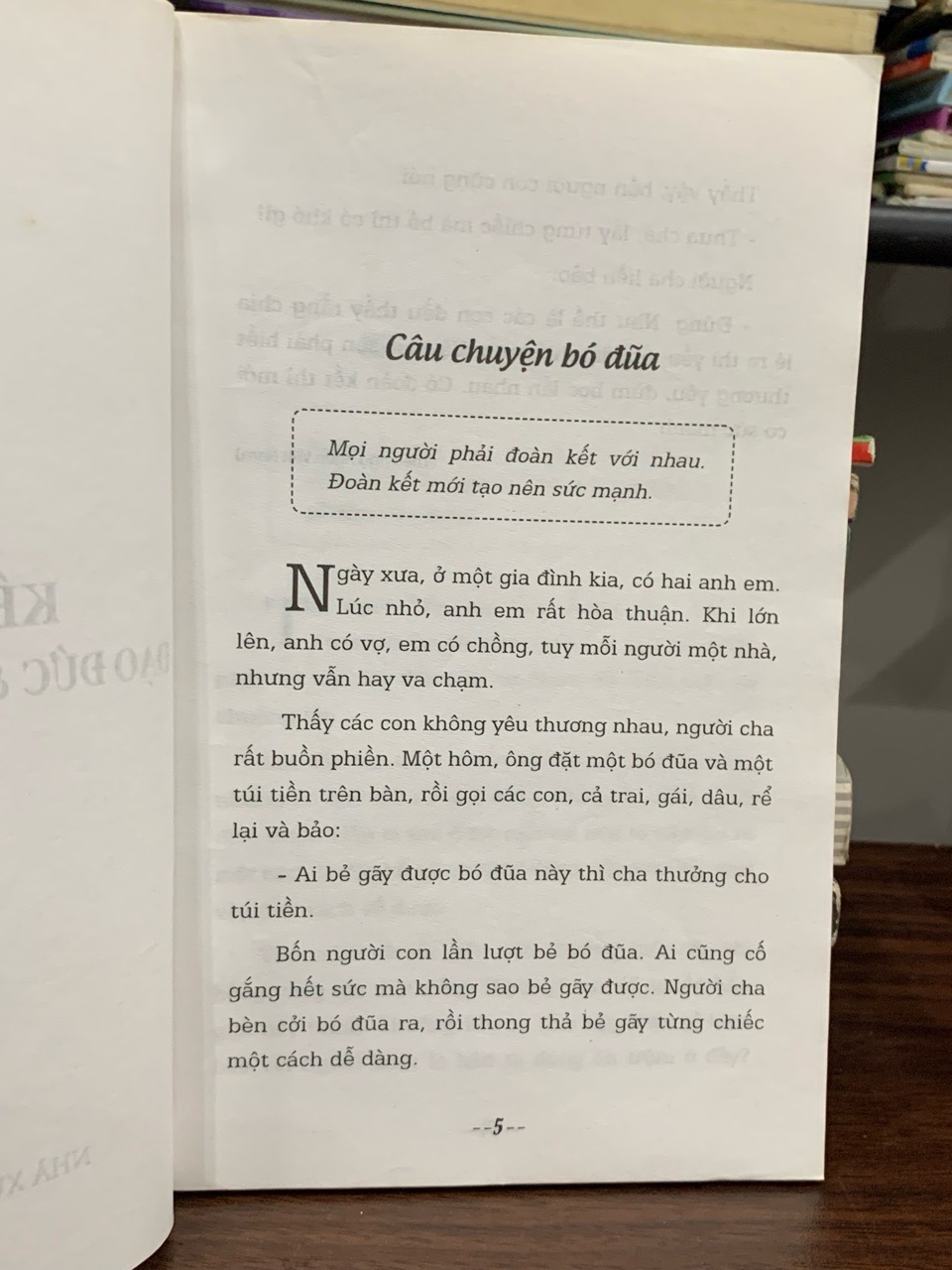 Kể chuyện đạo đức và nhân cách làm người- Hoàng Giang
