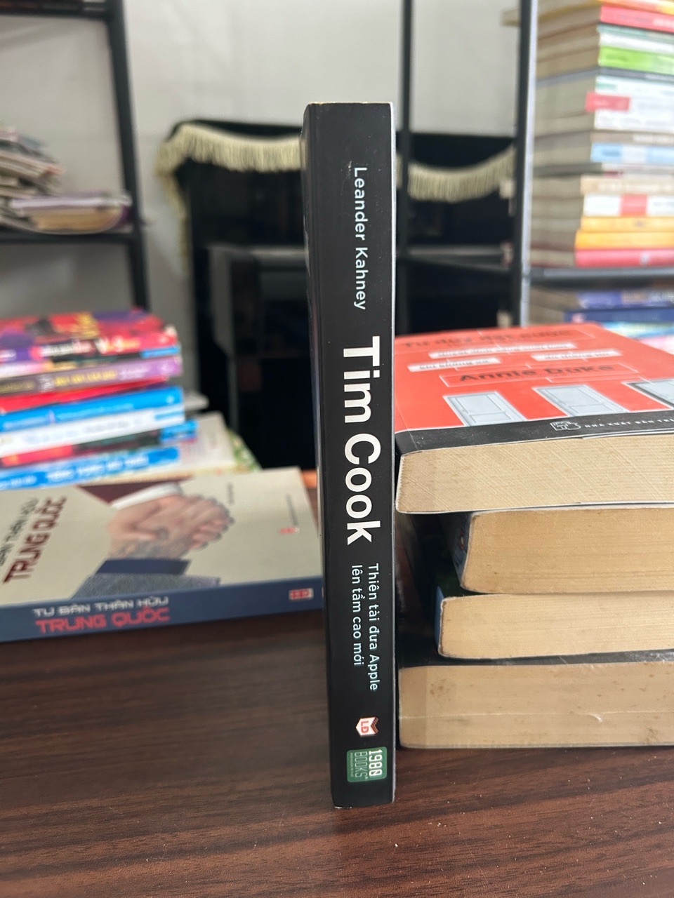 Tim Cook thiên tài đưa Apple lên tầm cao mới- Leander Kahney