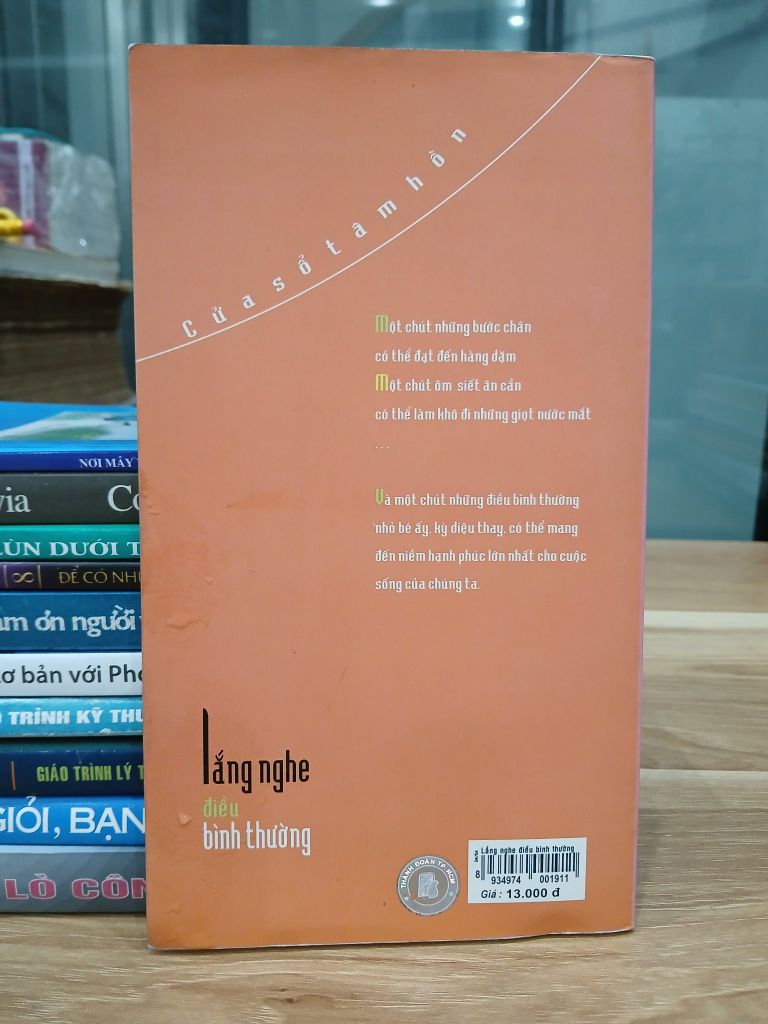 Lắng nghe điều bình thường – Báo Tuổi Trẻ (NXB Trẻ) - Ảnh chụp thực tế