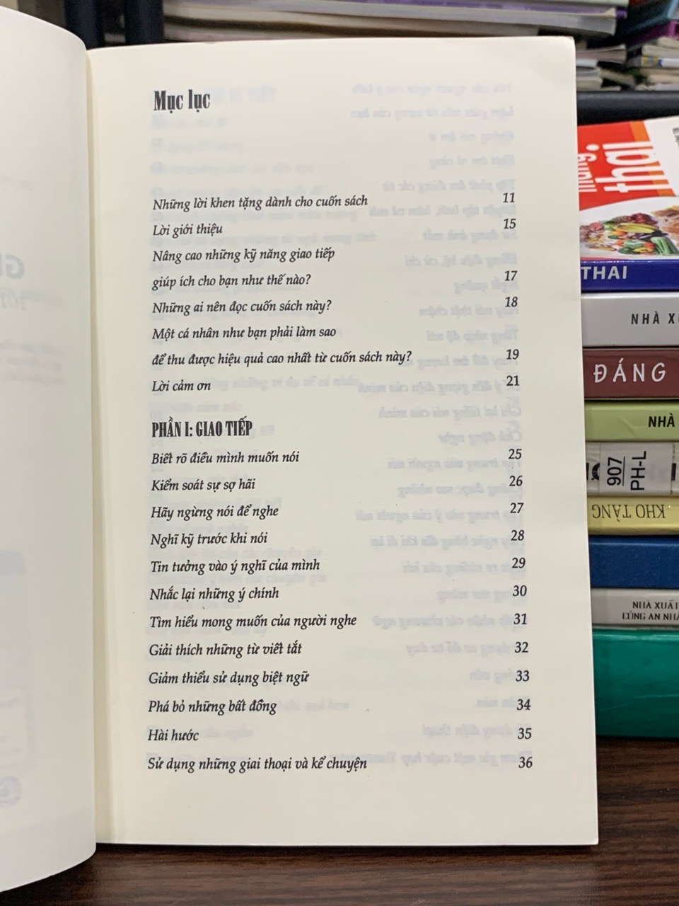 Giao tiếp bất kỳ ai: 101 cách nâng cao kĩ năng giao tiếp — Jo Condrill & Bennie Bough