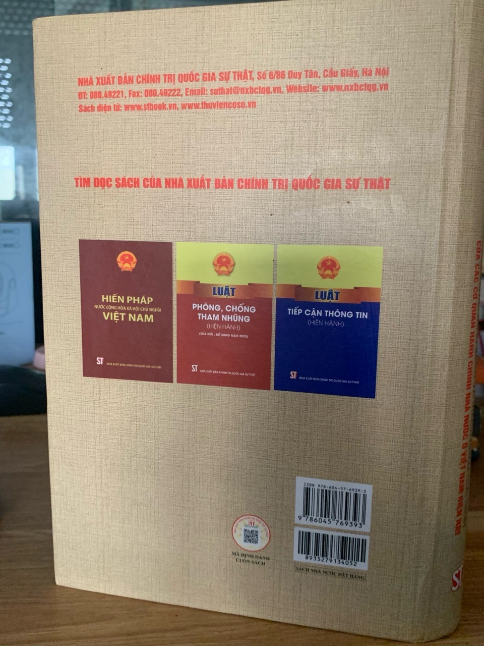 Công khai minh bạch và trách nhiệm giải trình của các cơ quan hành chính nhà nước ở Việt Nam hiện nay -NXB Chính trị quốc gia sự thật