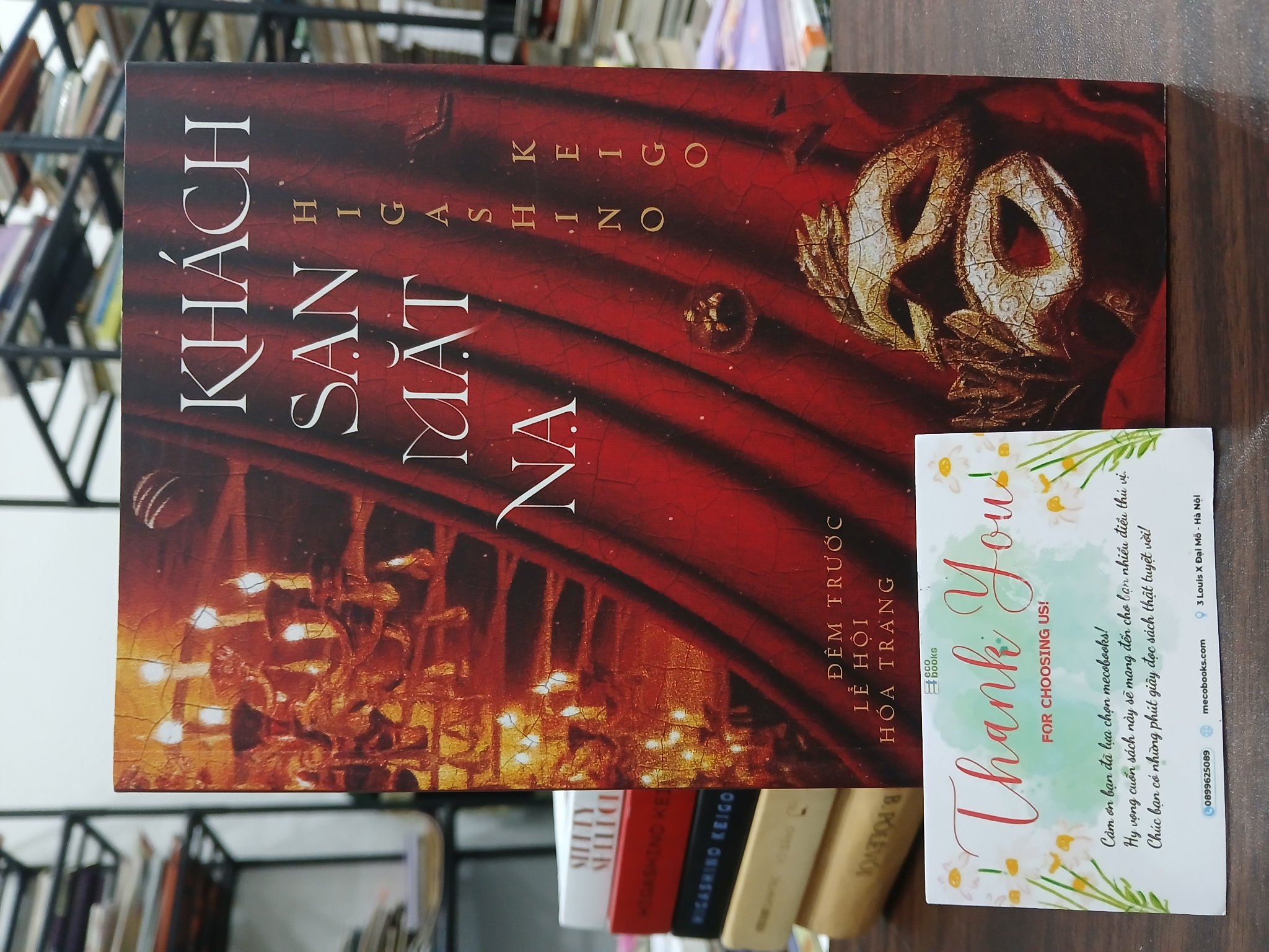 Khách sạn mặt nạ- Higashino Kaigo