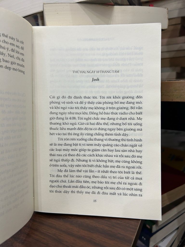 Vào trong dòng nước -Paula Hawkins - Ảnh thực tế 4