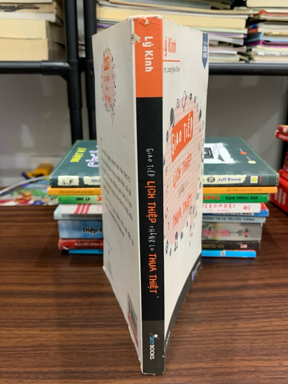 Giao tiếp lịch thiệp chẳng lo thua thiệt – Lý Kính