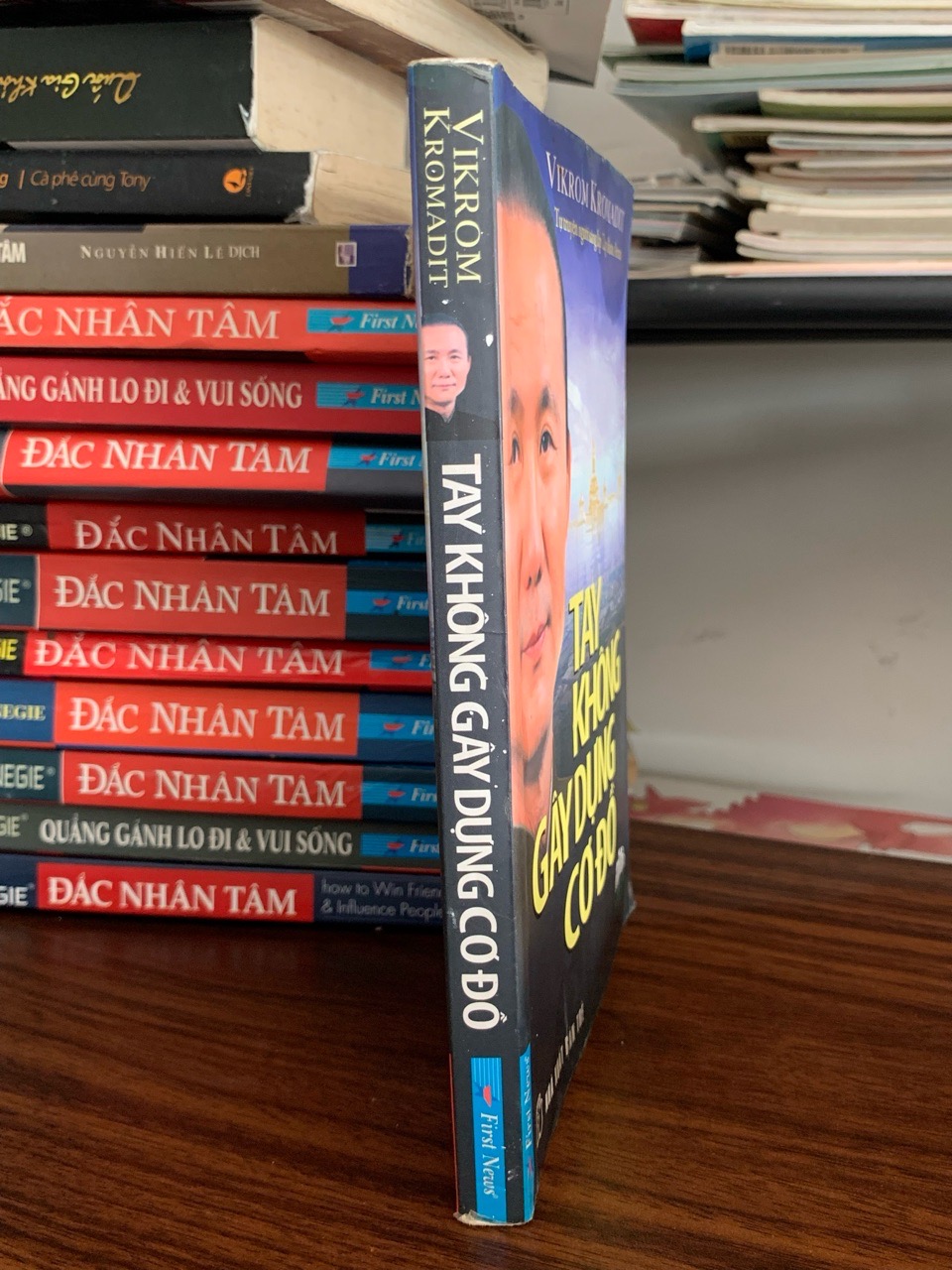 Tay không gây dựng cơ đồ- Vikrom Kromadit