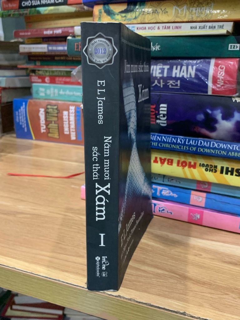 Năm mươi sắc thái Xám -E L James - Ảnh thực tế 3