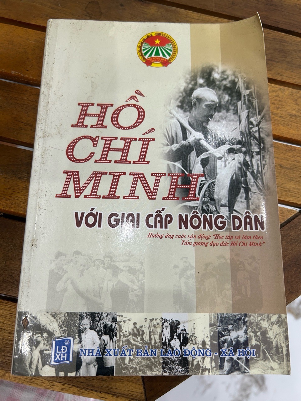 Hồ Chí Minh với giai cấp nông dân – NXB Lao động xã hội