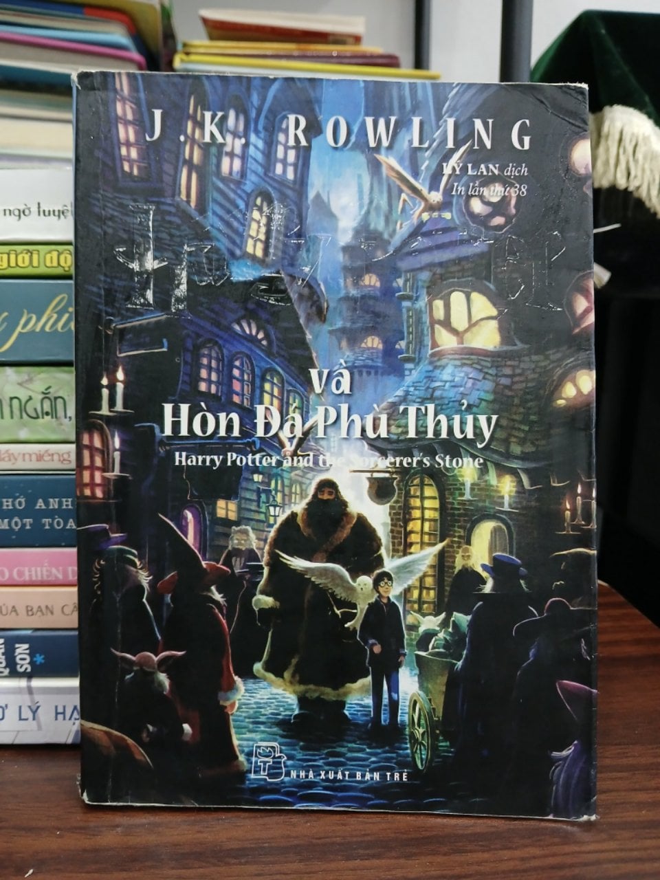 Harry Potter và Hòn đá Phù thủy – J.K. Rowling