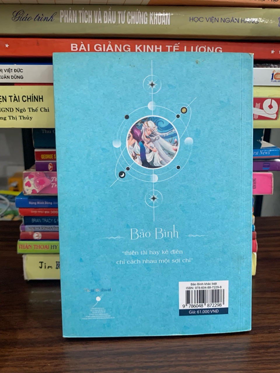 Bí ẩn 12 chòm sao: Bảo Bình khác biệt- Asbooks