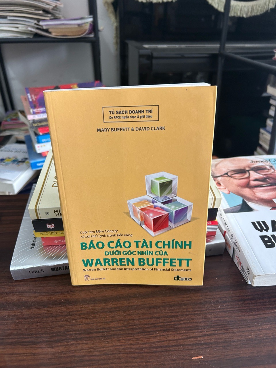 Báo cáo tài chính dưới góc nhìn của Warren Buffett-Mary Buffett&David Clark