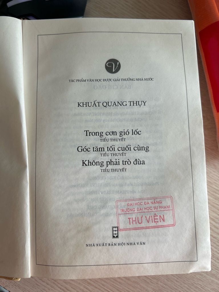 Trong cơn gió lốc – Góc tăm tối cuối cùng – Không phải trò đùa – Khuất Quang Thụy - Ảnh thực tế 7