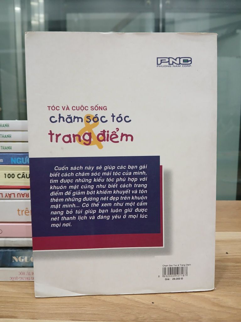 Chăm Sóc Tóc và Trang Điểm (Stephanie Pedersen) - Ảnh chụp thực tế