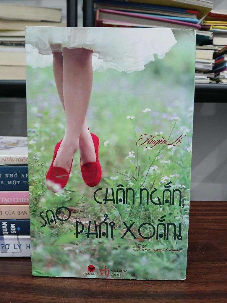 Chân ngắn sao phải xoắn! – Huyền Lê