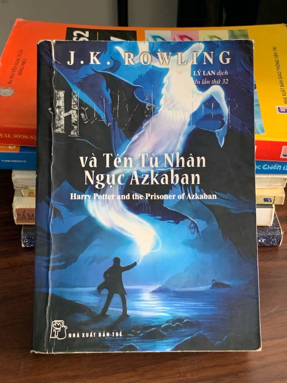 Harry Potter và tên tù nhân ngục Azkaban – J.K. Rowling
