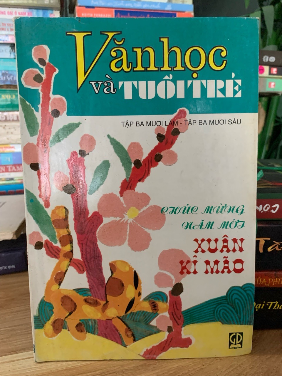 Văn học và tuổi trẻ -Tập ba mươi làm-tập ba mươi sáu