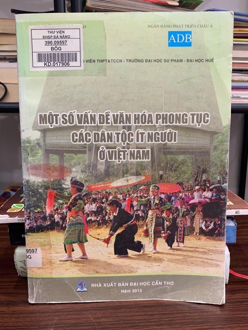 Một số vấn đề văn hóa phong tục các dân tộc ít người ở Việt Nam – NXB Đại học Cần Thơ