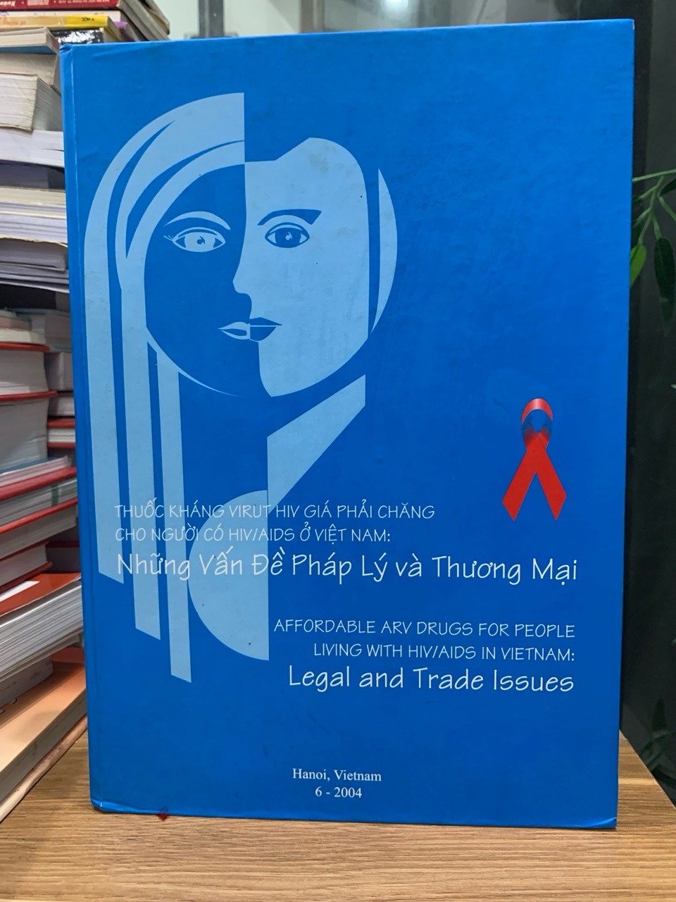 Thuốc kháng virut HIV , chăng cho người có HIV/AIDS ở Việt Nam những vấn đề pháp lý và thương mại