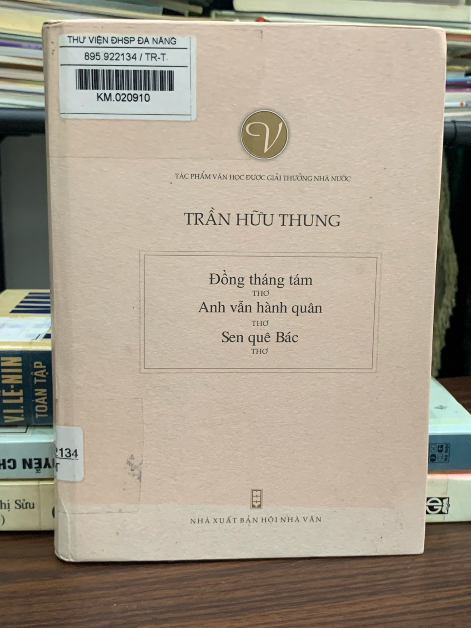 Đồng tháng tám thơ Anh vẫn hành quân thơ Sen quê Bác thơ – Trần Hữu Thung