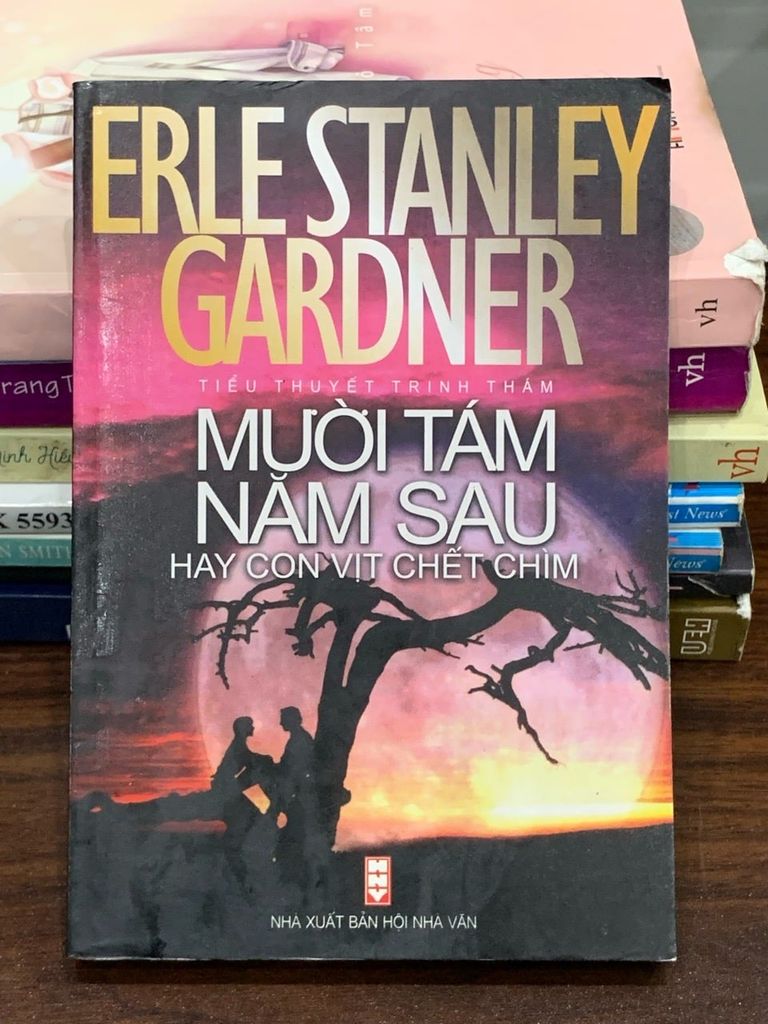 Mười tám năm sau hay con vịt chết chìm – Erle Stanley Gardner